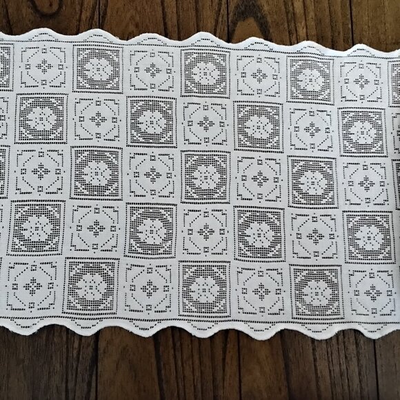 Vintage Lacy Table Runners - Set of 2 Matching White Rectangular/Squares Motif - Picture 4 of 6